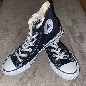 Converse Black Hightop